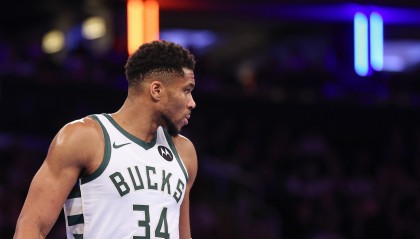 必一运动-字母哥：努力拼搏&amp;以正确方式比赛&amp;打无私的篮球 我们都没有做到