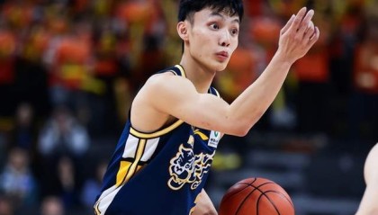 必一体育app官方-广东男篮战胜江苏，杜锋终于做对一件事：胡明轩打替补让位于徐杰